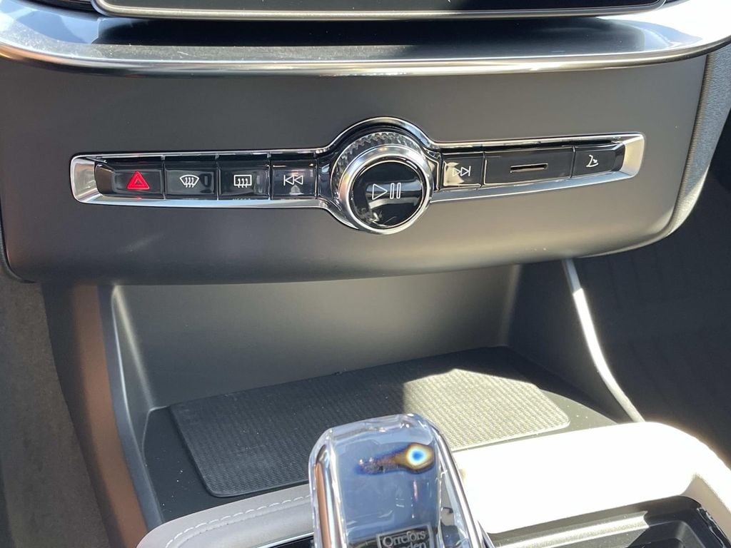 2026 Volvo XC90 Plus - Photo 30