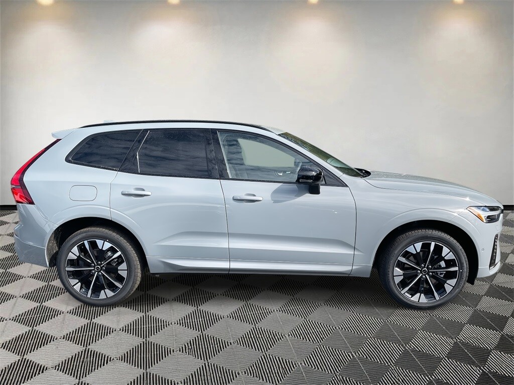 2026 Volvo XC60 B5 Plus photo 2
