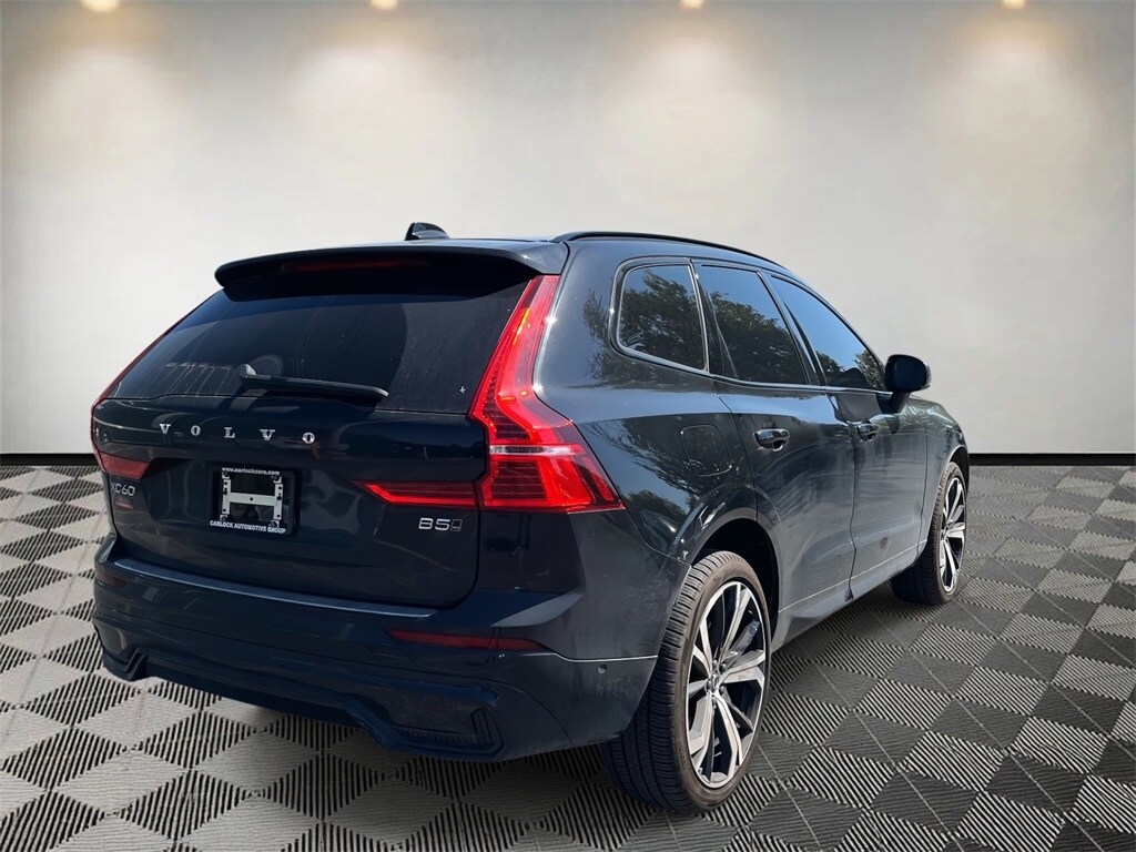 2025 Volvo XC60 B5 photo 3
