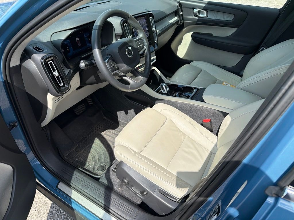 Certified 2024 Volvo XC40 B5 Plus Bright SUV