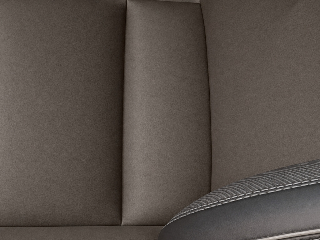 2021 Volvo V60 R-Design - Photo 21