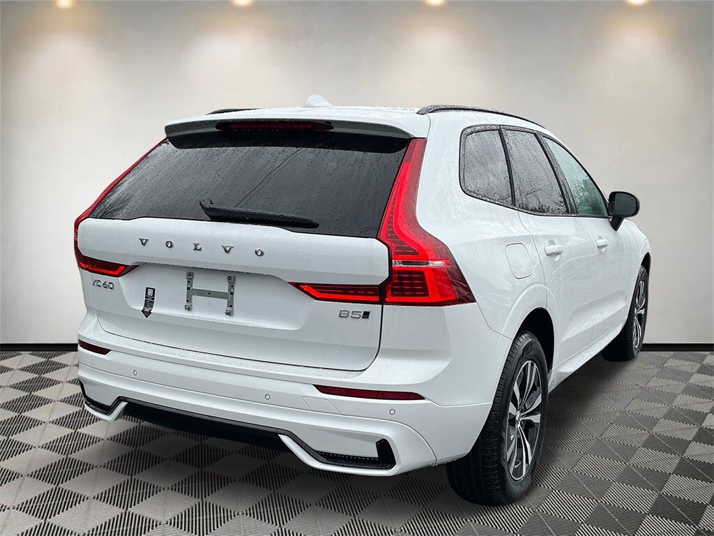 2025 Volvo XC60 B5 Core photo 3