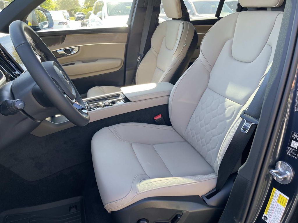 2026 Volvo XC90 Plus - Photo 21