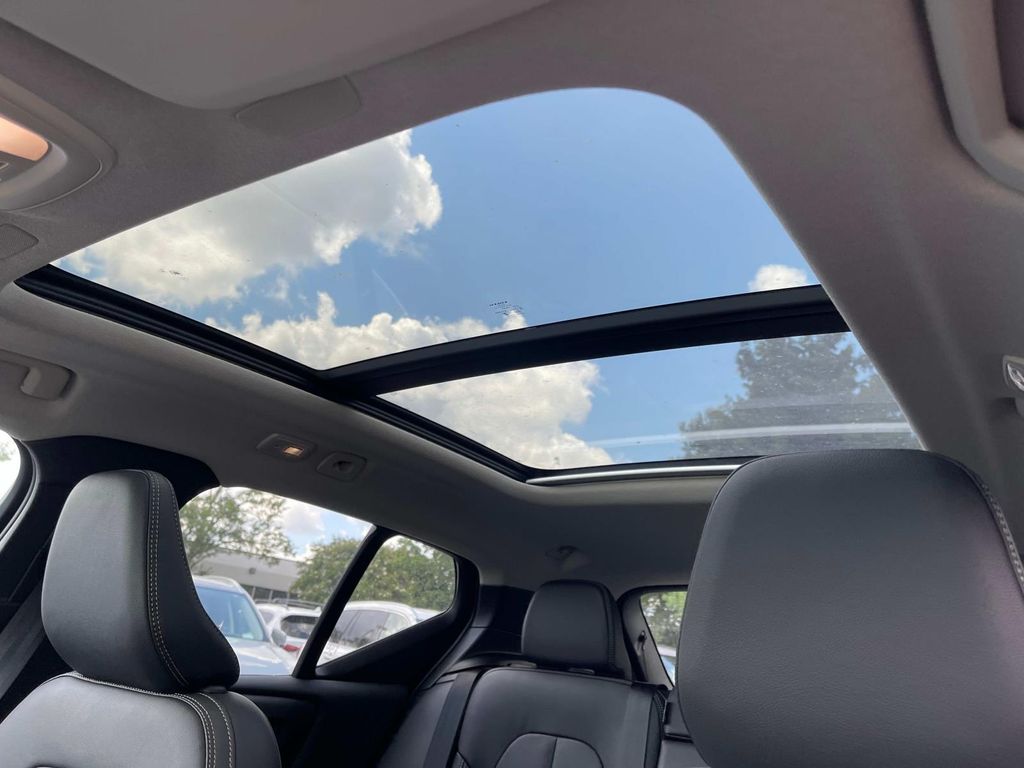 2026 Volvo XC40 Plus - Photo 24