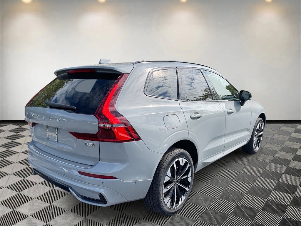 2026 Volvo XC60 B5 Plus photo 3