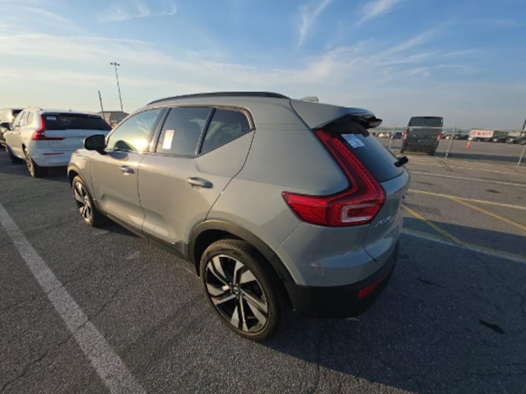 Used 2024 Volvo XC40 B5 Plus Dark SUV