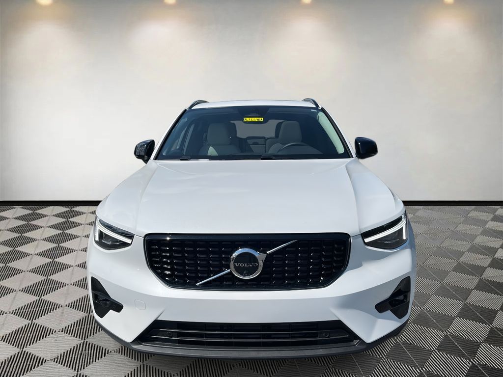 2026 Volvo XC40 Plus - Photo 8