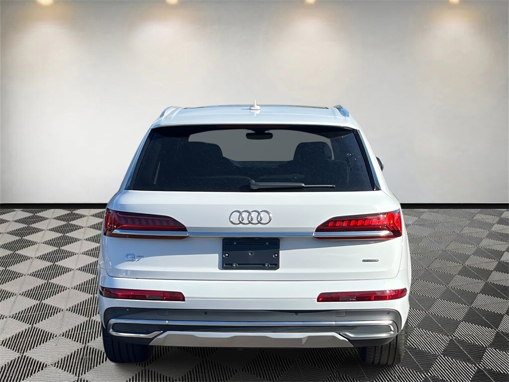 2022 Audi Q7 55 Premium Plus photo 3
