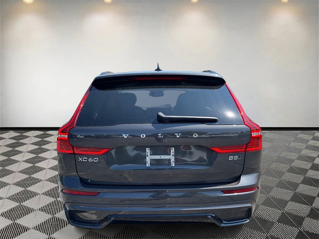 2025 Volvo XC60 B5 Core photo 4