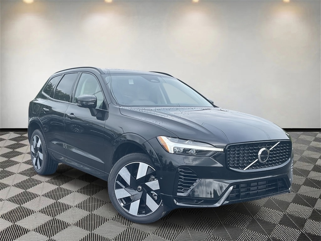 2025 Volvo XC60 plug-in hybrid SUV 