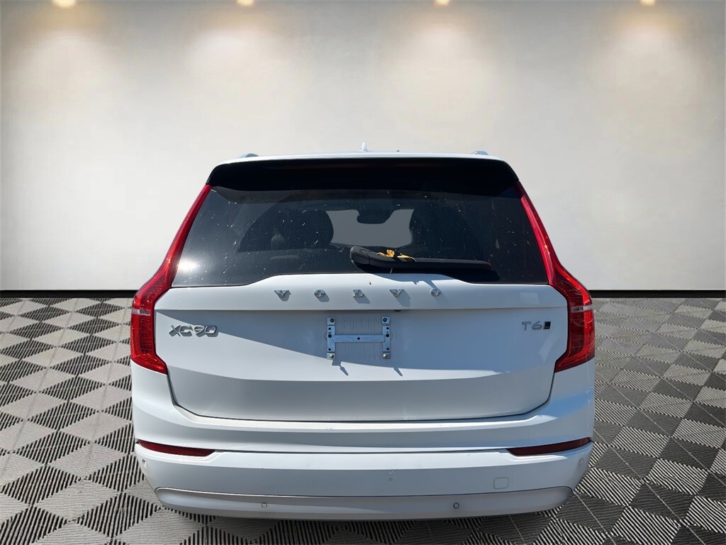 2022 Volvo XC90 T6 AWD Momentum photo 4