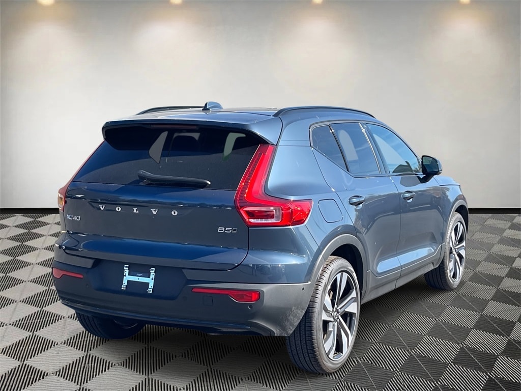New 2026 Volvo XC40 B5 Ultra SUV