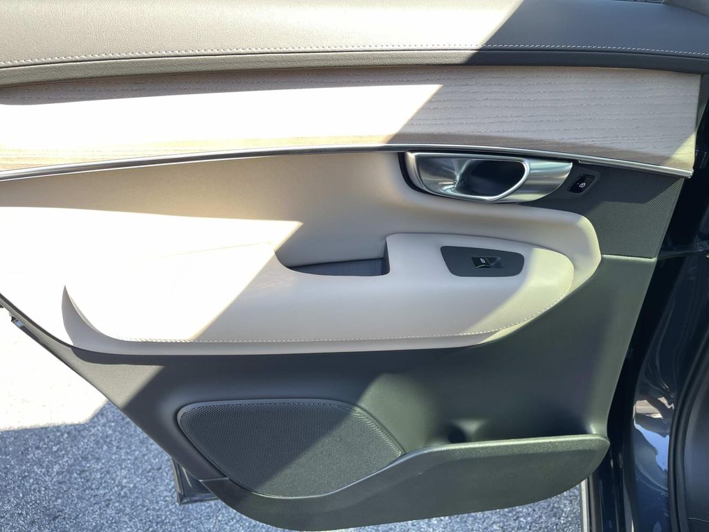2026 Volvo XC90 Plus - Photo 20