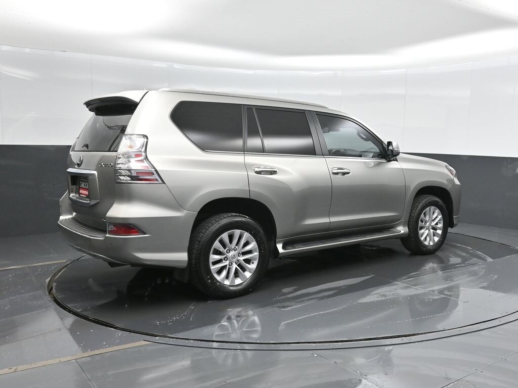 2021 Lexus GX 460 photo 2