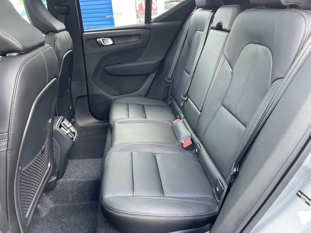 2026 Volvo XC40 Plus - Photo 17
