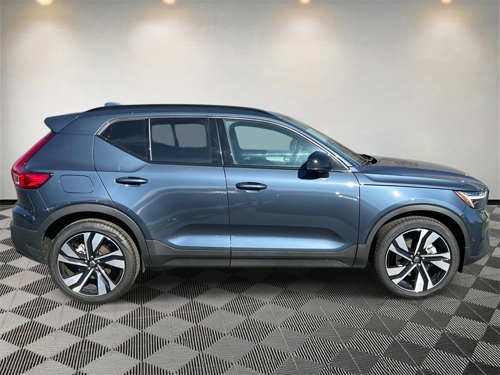 New 2026 Volvo XC40 B5 Ultra SUV