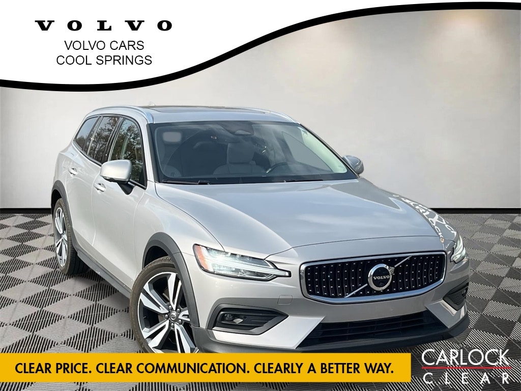 2023 Volvo V60 Cross Country Plus's photo