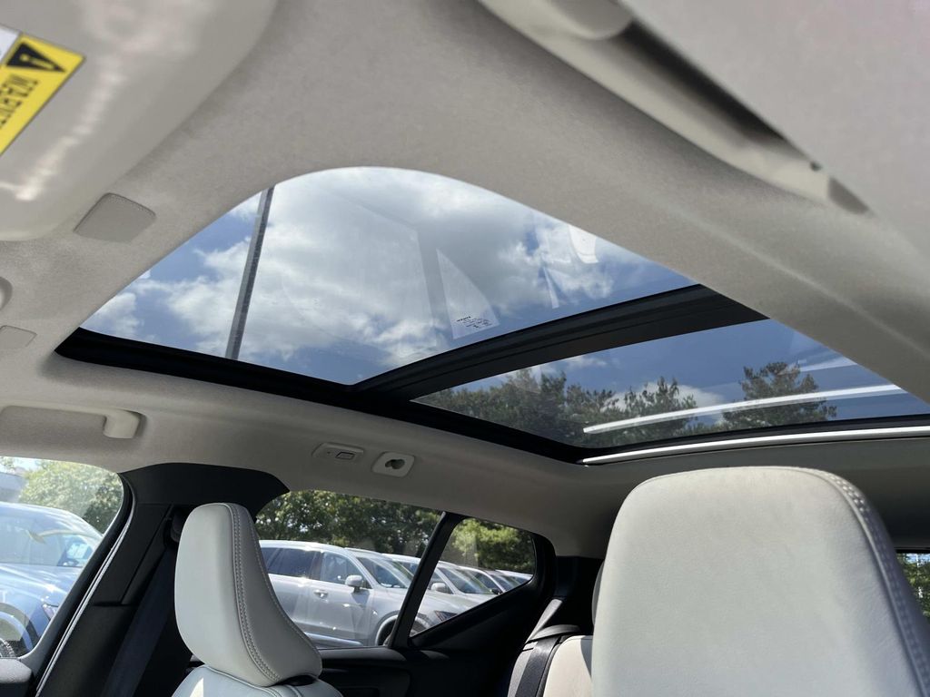 2026 Volvo XC40 Plus - Photo 22