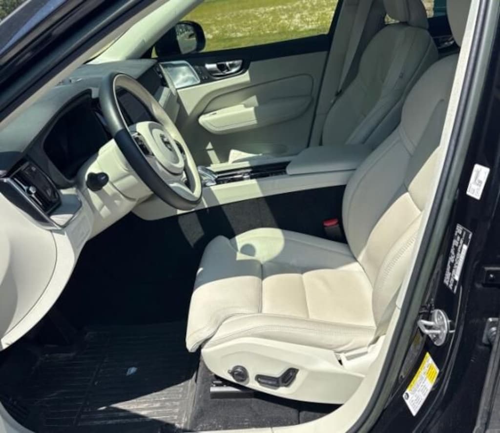 Used 2023 Volvo XC60 B6 AWD Ultimate Bright SUV