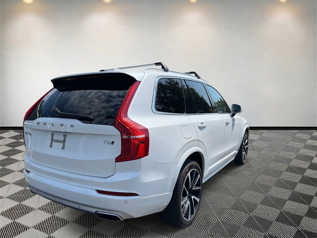 2021 Volvo XC90 T6 Momentum photo 2