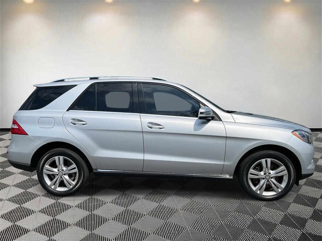2015 Mercedes Benz ML 350 4MATIC photo 2