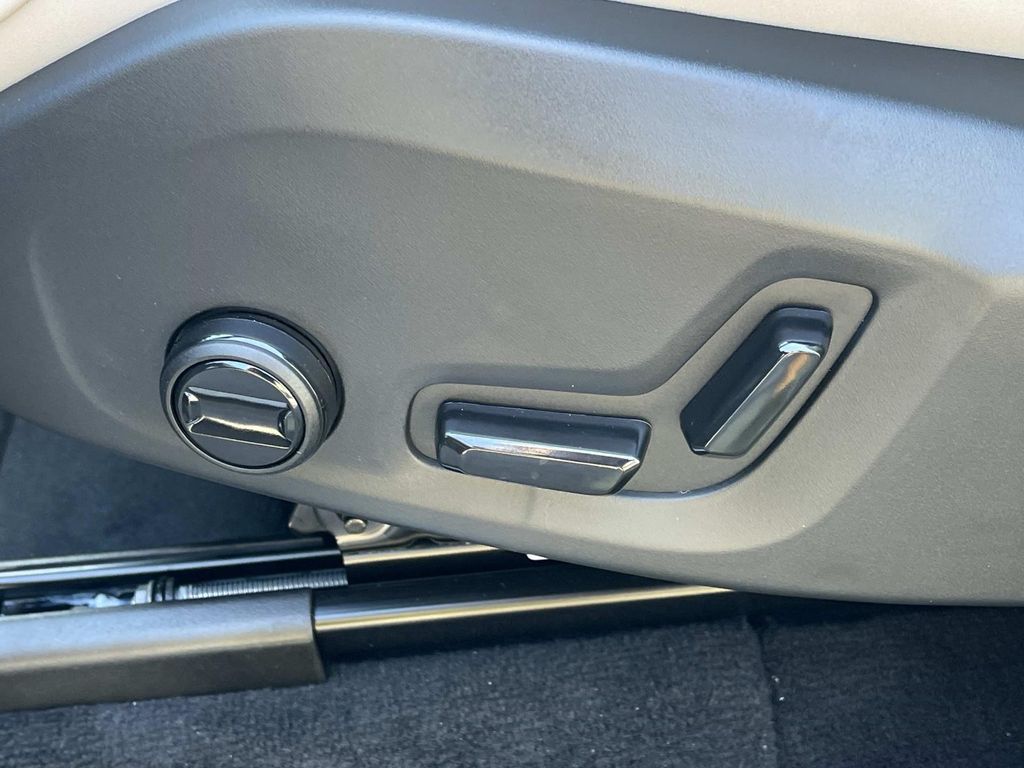 2026 Volvo XC90 Plus - Photo 22