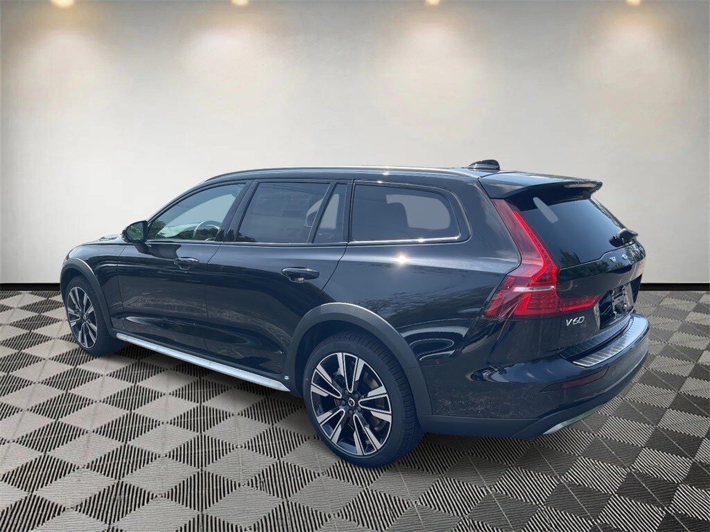 2026 Volvo V60 Cross Country B5 photo 3