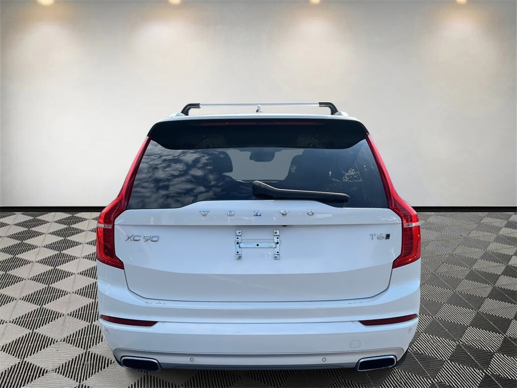 2021 Volvo XC90 T6 Momentum photo 3
