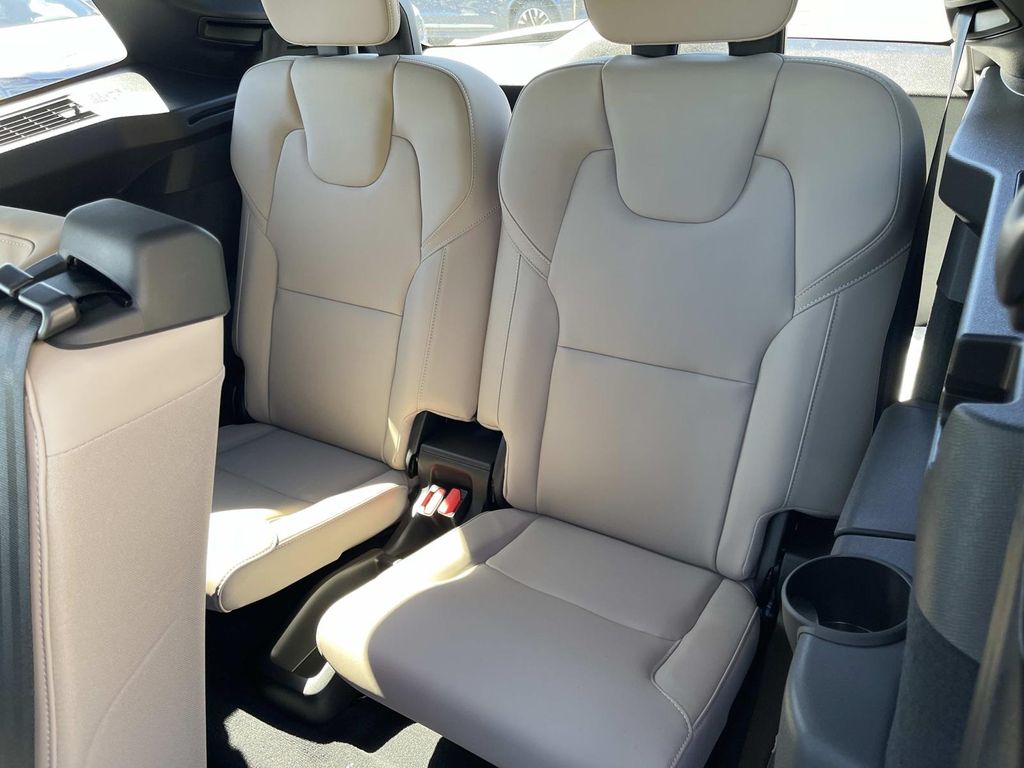 2026 Volvo XC90 Plus - Photo 19