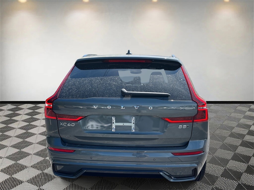 2026 Volvo XC60 B5 Core photo 3