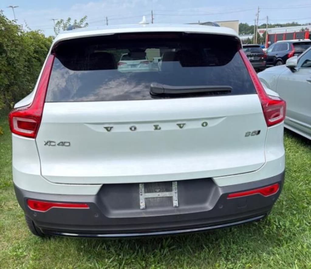 Certified 2024 Volvo XC40 B5 Plus Dark SUV