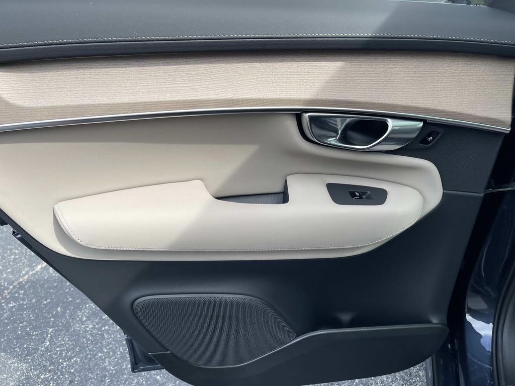 2026 Volvo XC90 Plus - Photo 19