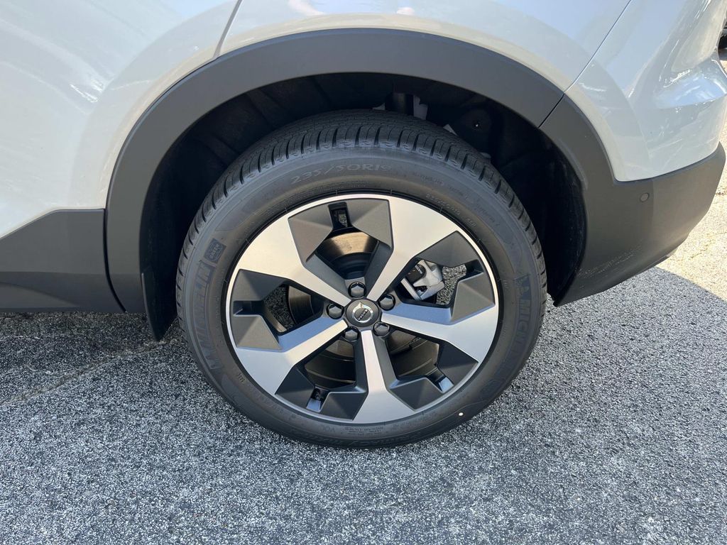 2026 Volvo XC40 Plus - Photo 11