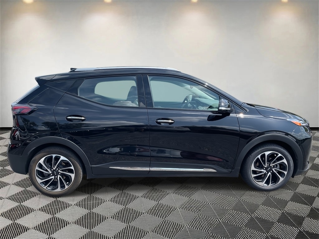 Used 2022 Chevrolet Bolt EUV Premier with VIN 1G1FZ6S00N4111365 for sale in Brentwood, TN