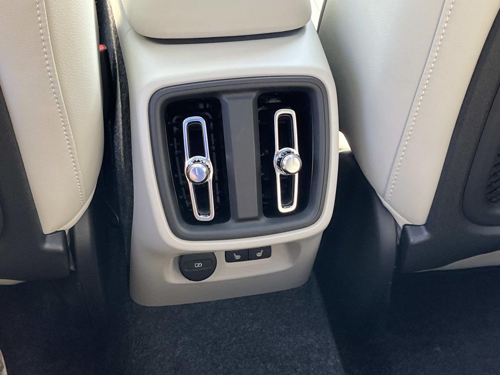 2026 Volvo XC40 Plus - Photo 17
