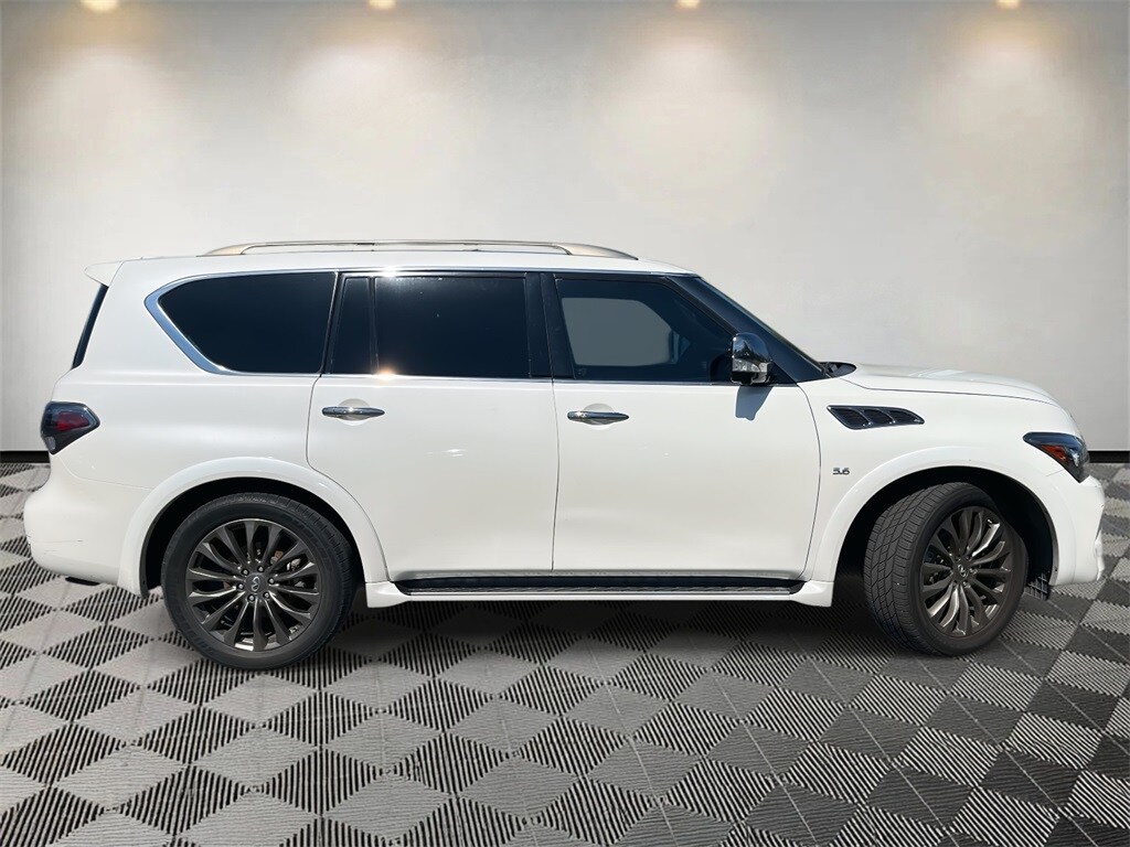 2017 Infiniti QX80 Limited photo 2