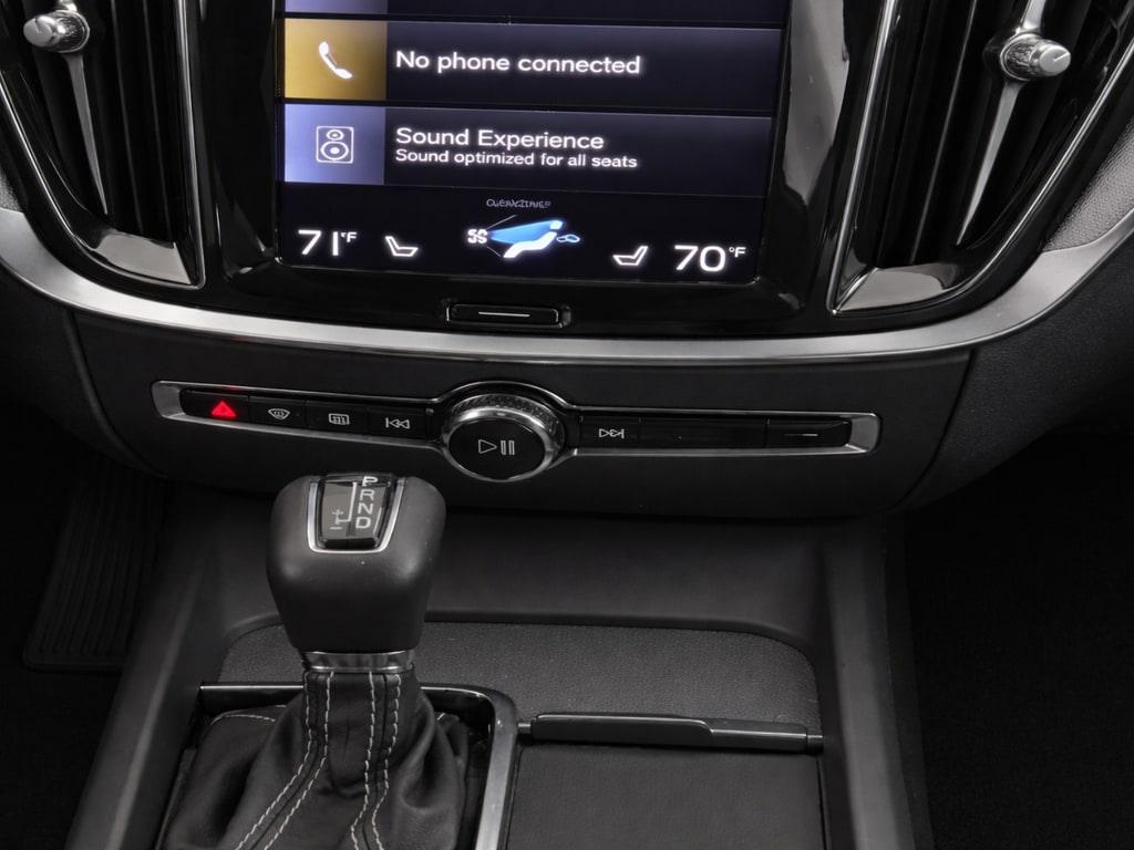 2021 Volvo V60 R-Design - Photo 20