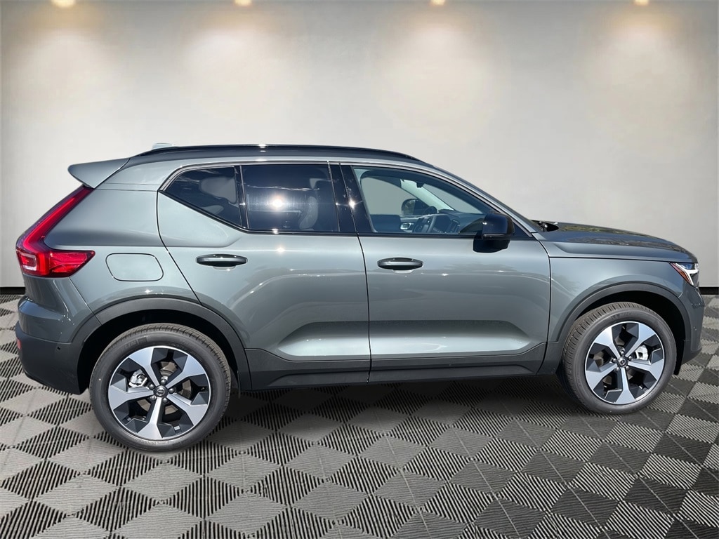 New 2026 Volvo XC40 B5 Plus SUV
