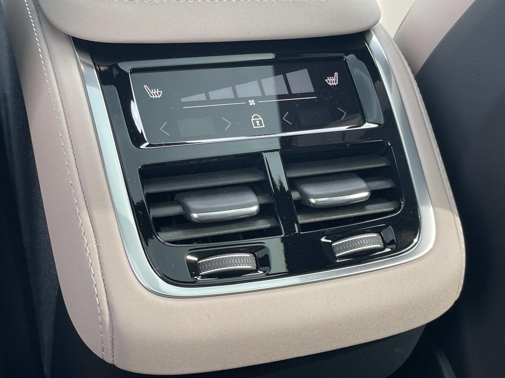 2026 Volvo XC90 Plus - Photo 16