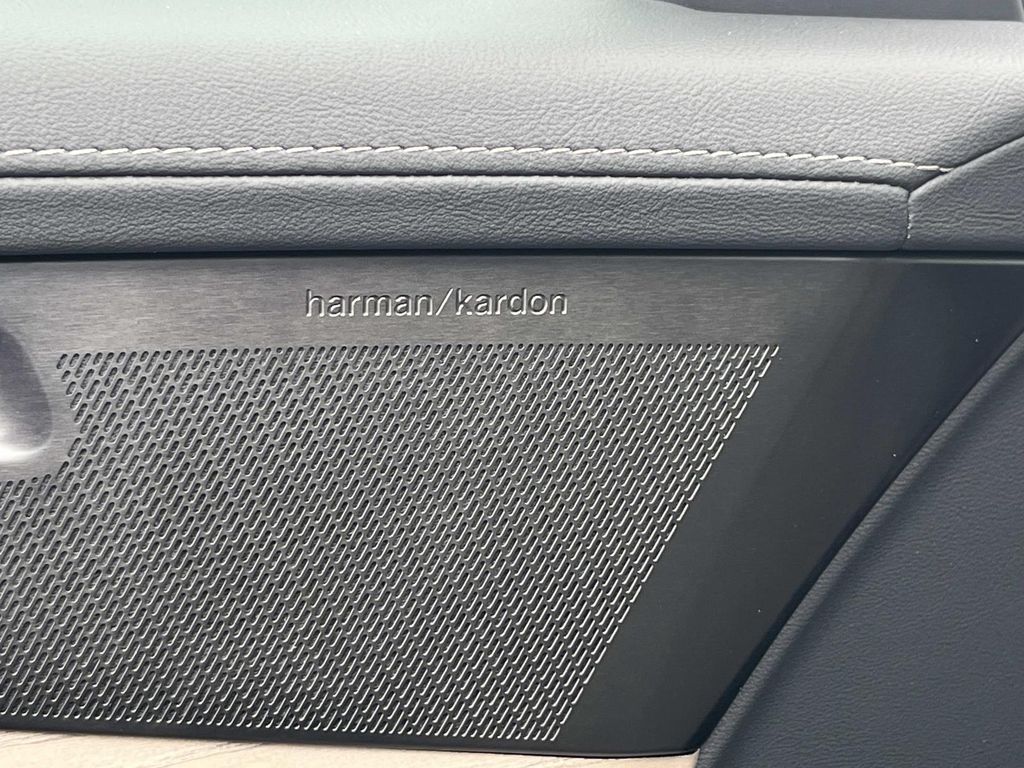2026 Volvo XC90 Plus - Photo 25