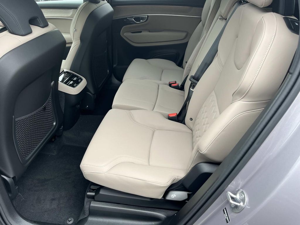 2026 Volvo XC90 Plus - Photo 17
