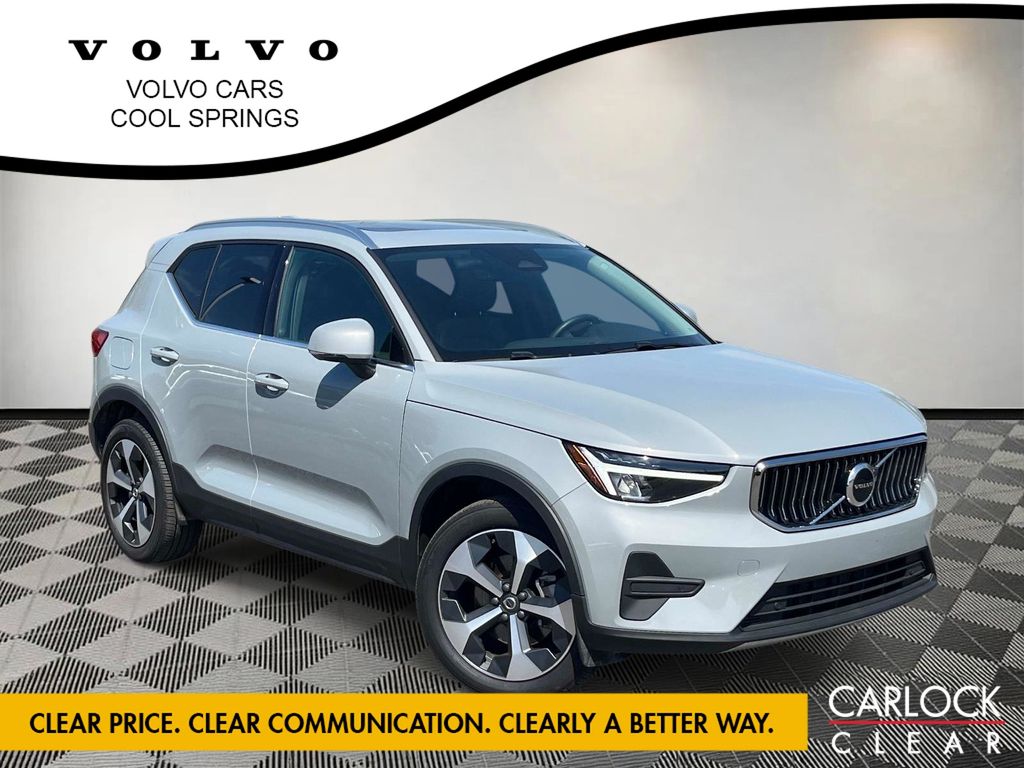 2025 Volvo XC40 SUV 