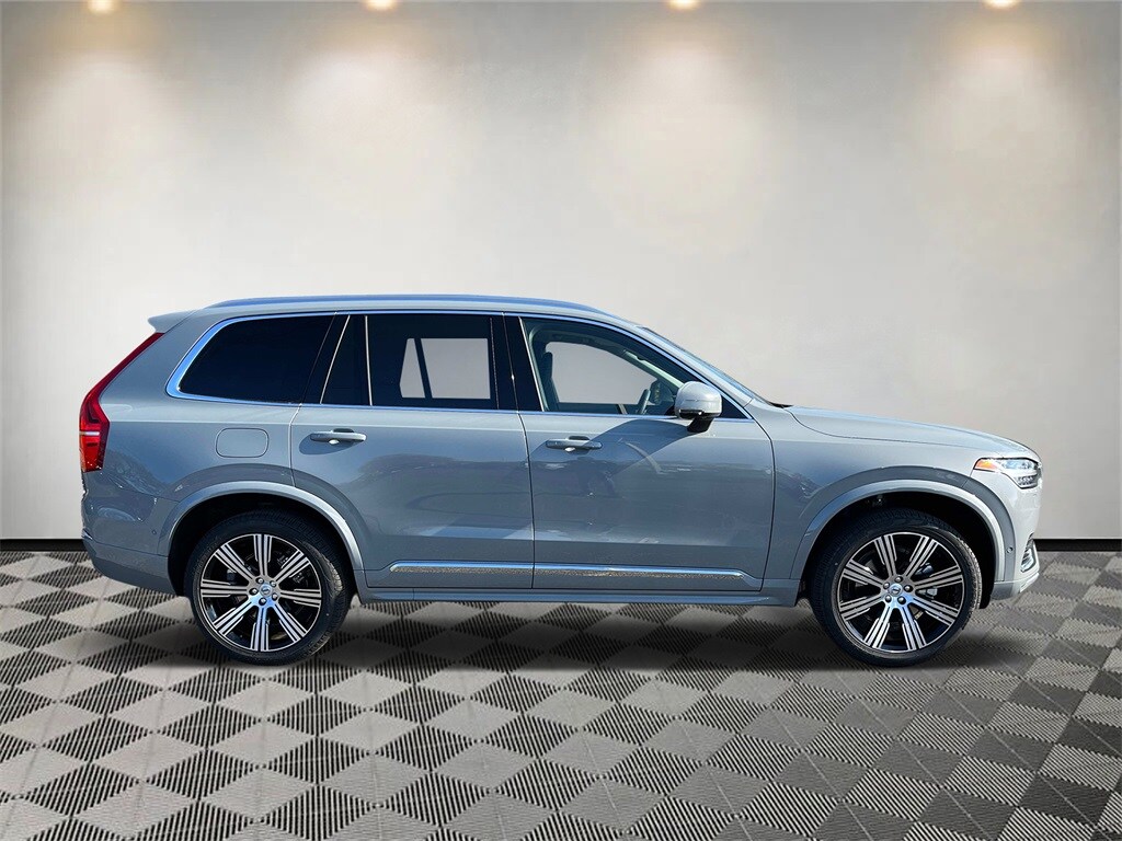 2025 Volvo XC90 Plus photo 2