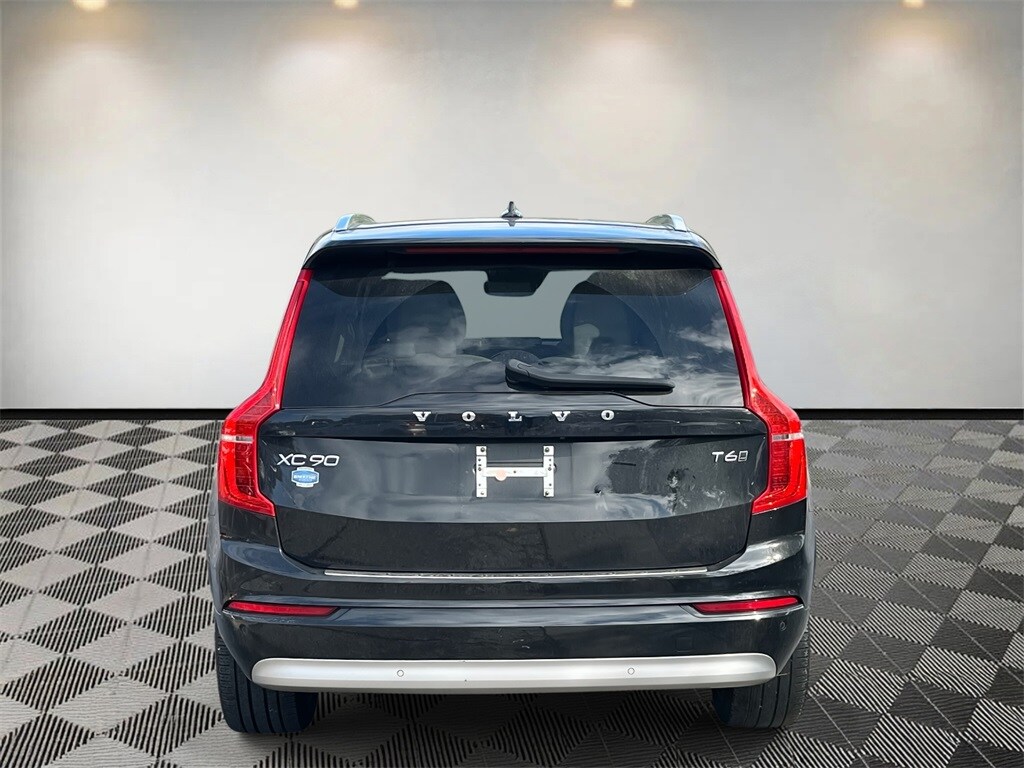 2022 Volvo XC90 T6 AWD Momentum photo 3
