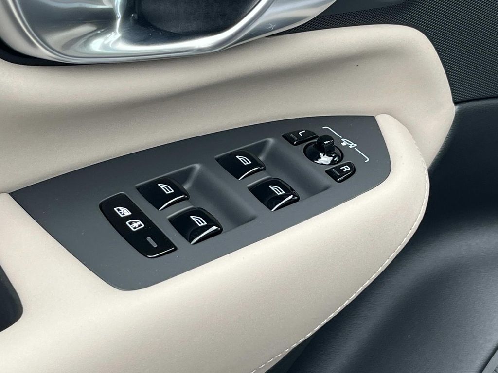 2026 Volvo XC90 Plus - Photo 23
