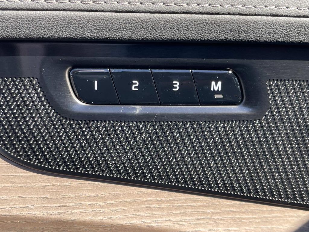 2026 Volvo XC90 Plus - Photo 25