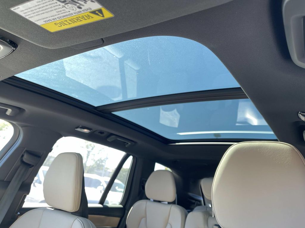 2026 Volvo XC90 Plus - Photo 27