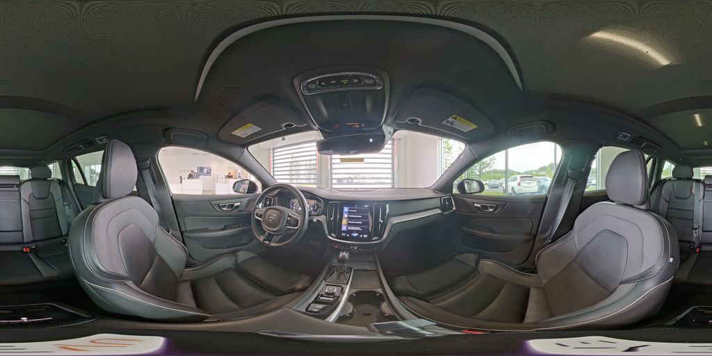 2021 Volvo V60 R-Design - Photo 10