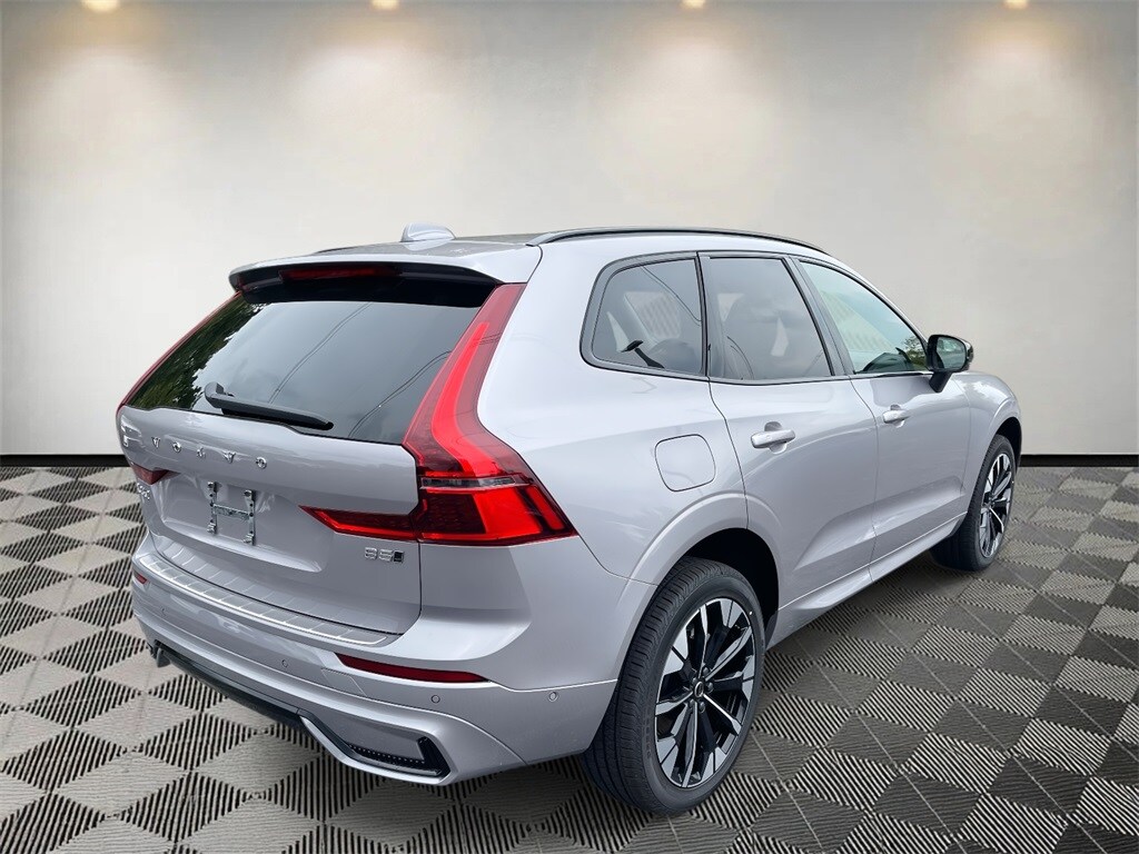 2026 Volvo XC60 B5 Plus photo 2