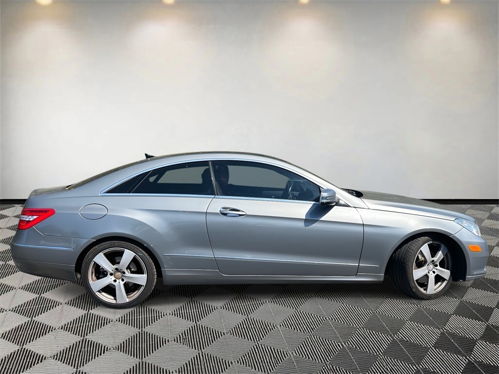 2013 Mercedes Benz E 350 4MATIC Coupe photo 2